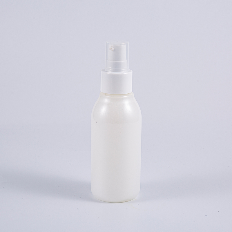 100 ml 160 ml 200 ml Wielowarstwowa, przezroczysta, matowa butelka bezpowietrzna z dozownikiem z pompką