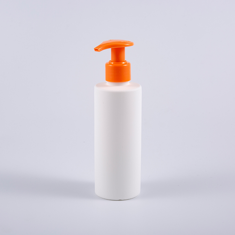 Frost White Okrągła butelka do mycia rąk z pompką o pojemności 200 ml PE Frost White Okrągła butelka do mycia rąk z pompką o pojemności 200 ml PE