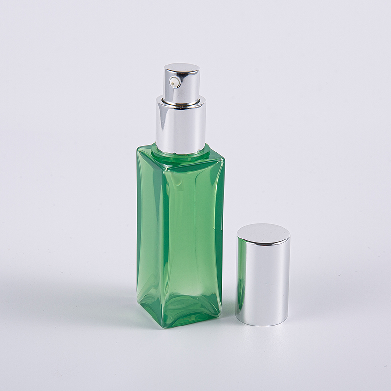 Kremy nawilżające do twarzy do użytku w podróży. Butelka z balsamem PETG o pojemności 30 ml Kremy nawilżające do twarzy do użytku w podróży. Butelka z balsamem PETG o pojemności 30 ml